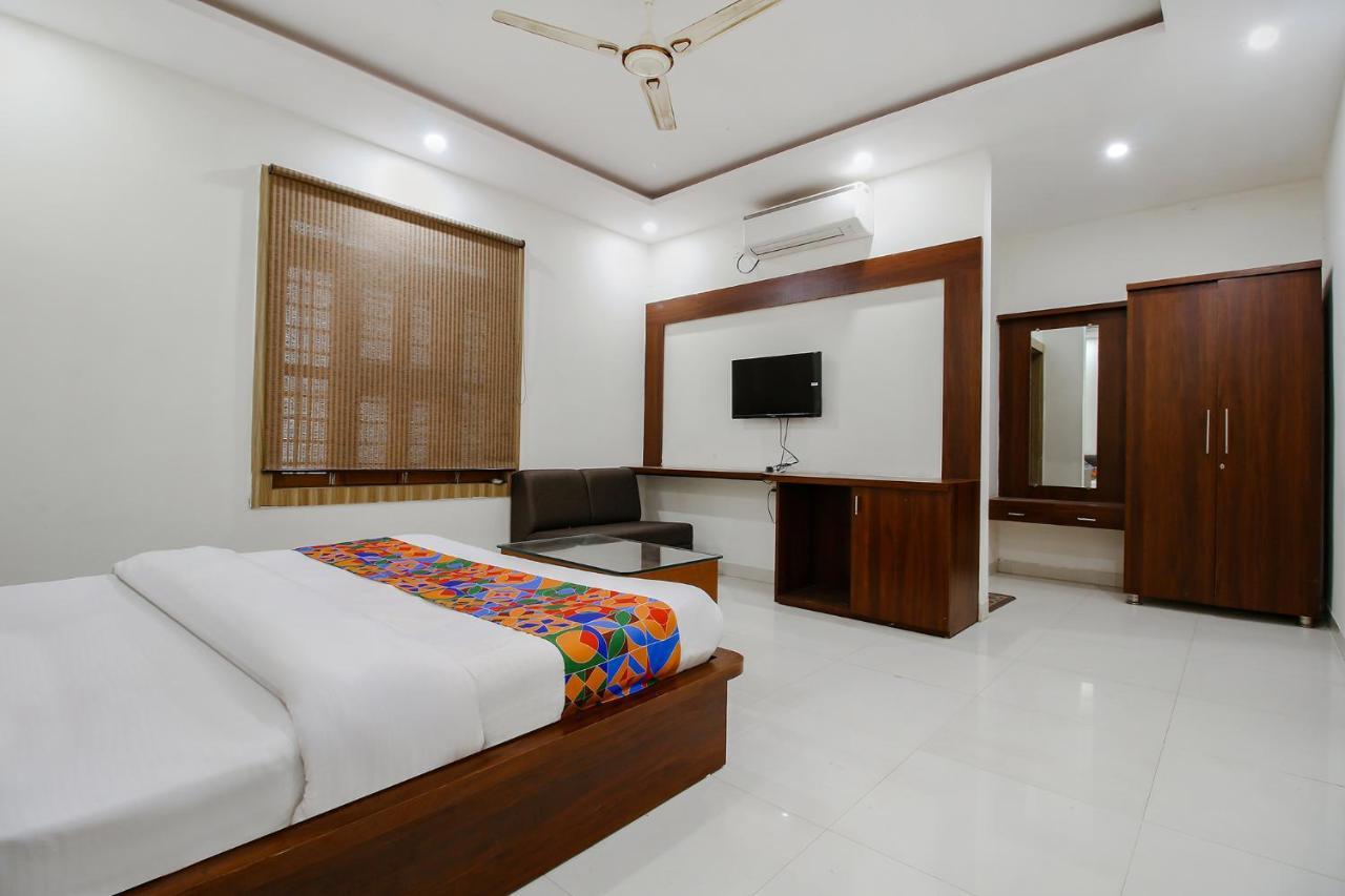 Fabexpress Yuvan Gouharganj Exterior photo