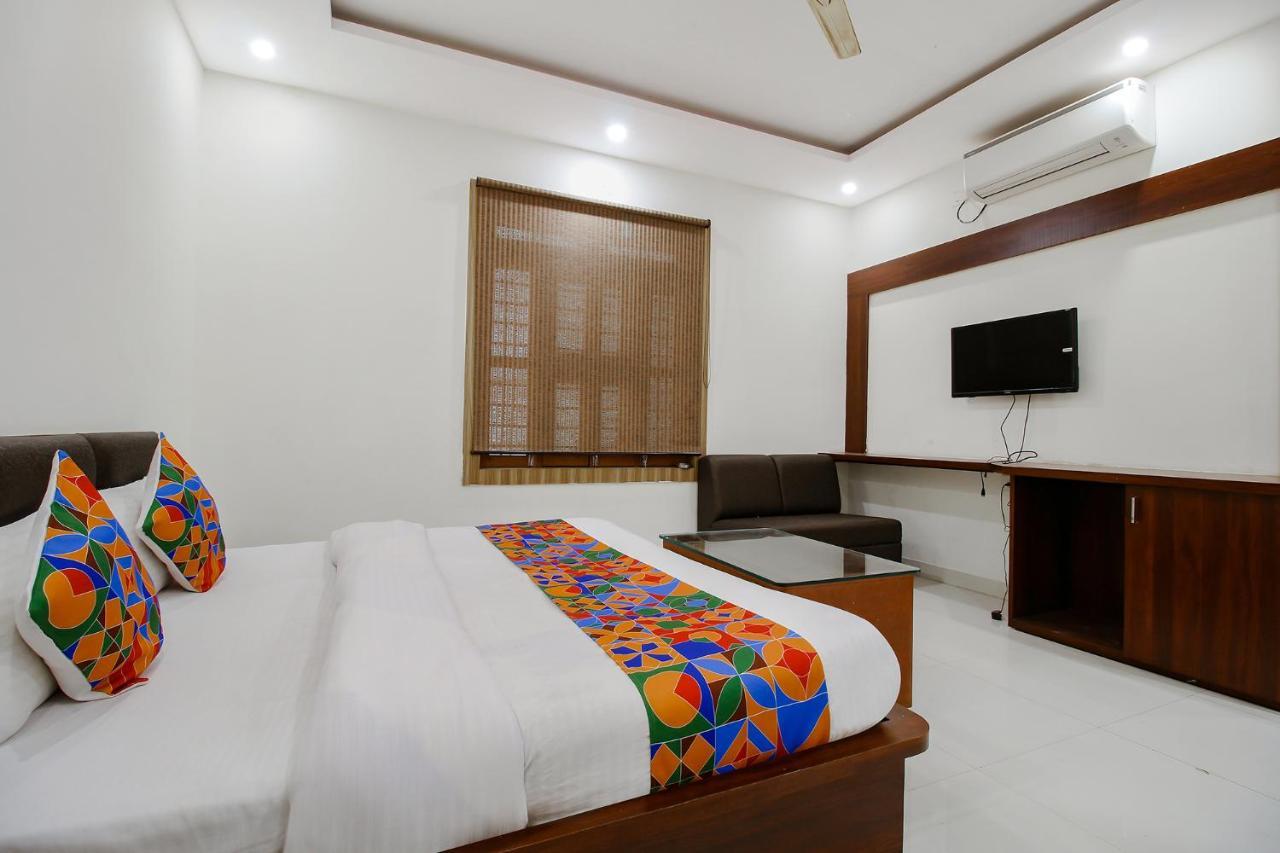 Fabexpress Yuvan Gouharganj Exterior photo