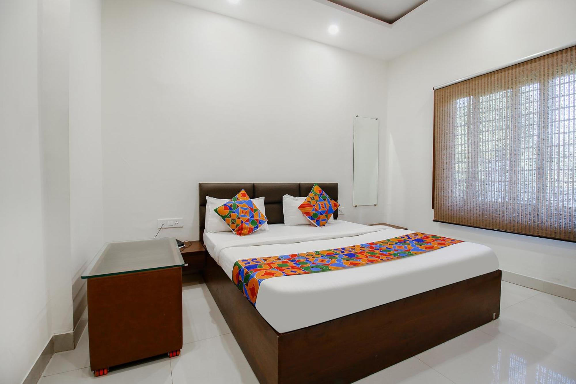 Fabexpress Yuvan Gouharganj Exterior photo