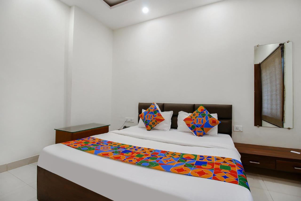 Fabexpress Yuvan Gouharganj Exterior photo