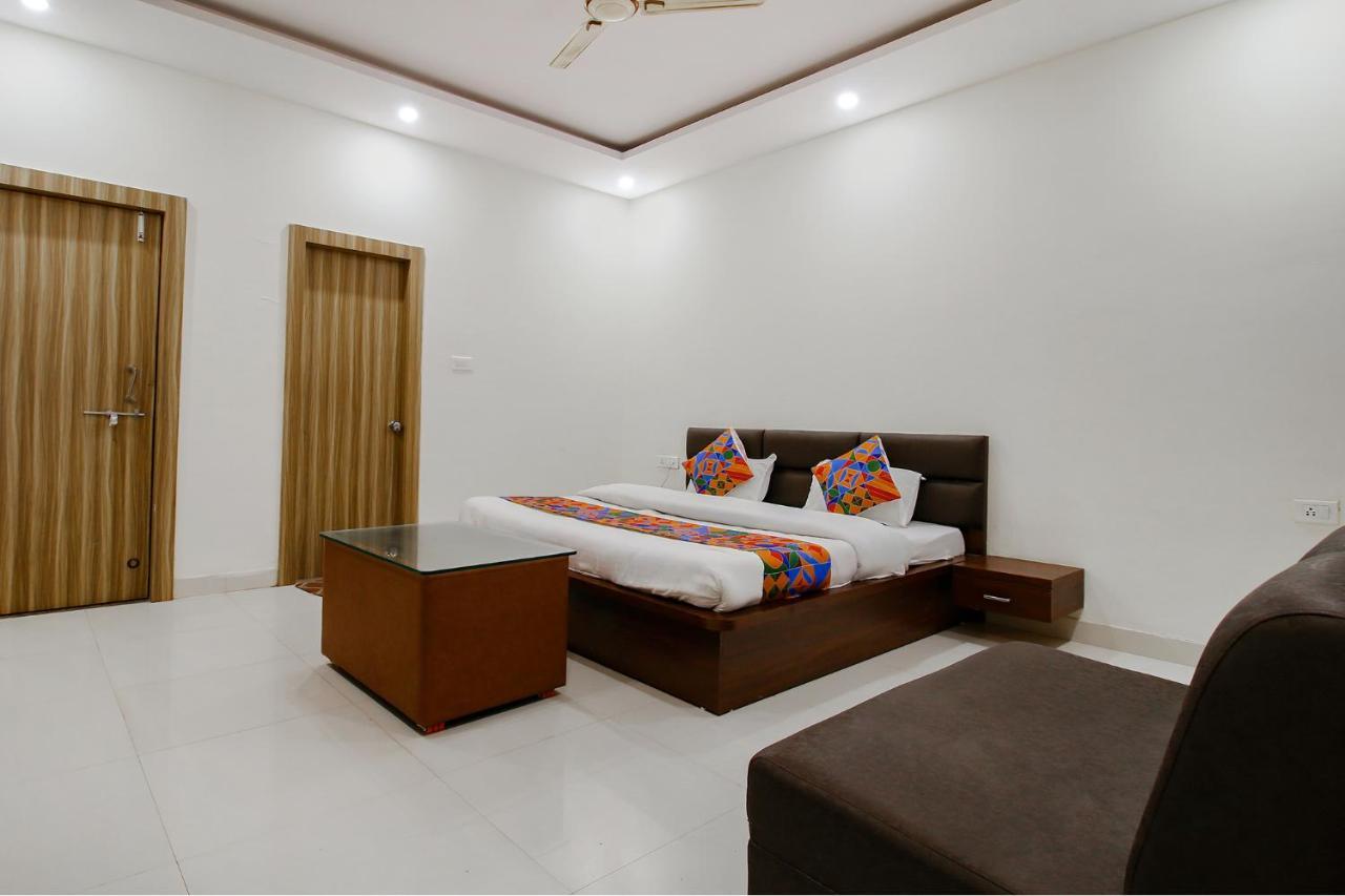 Fabexpress Yuvan Gouharganj Exterior photo